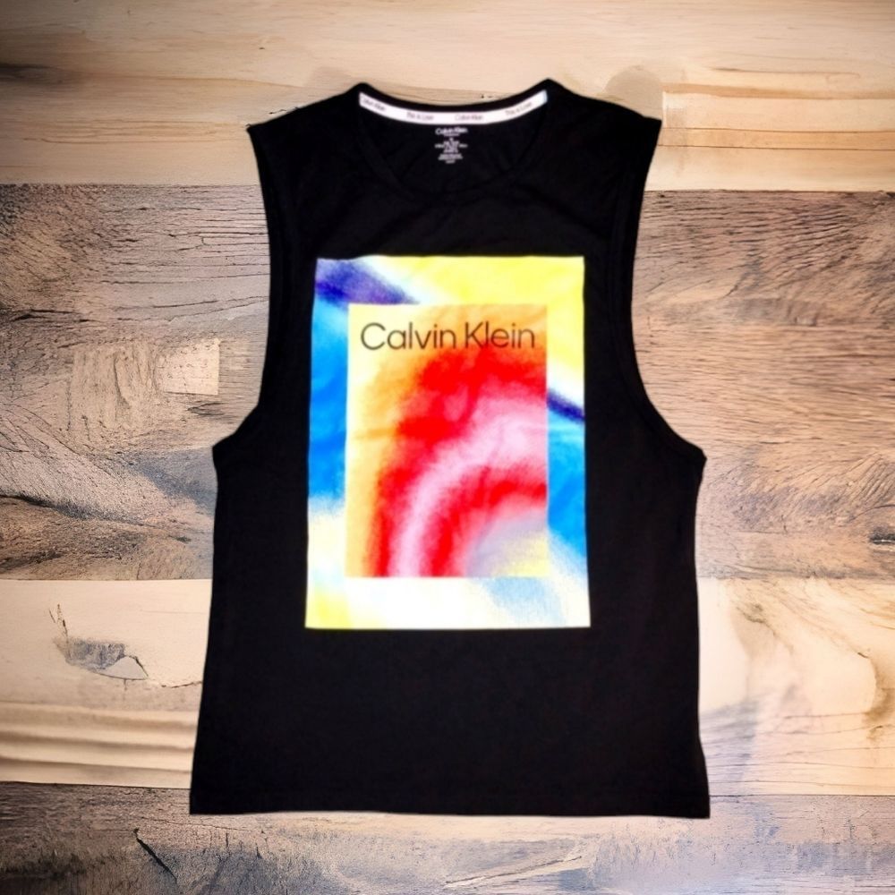 Calvin Klein "This is Love" sports lifestyle shirt size Medium